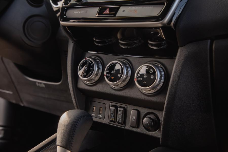 Детали интерьера Mitsubishi Outlander Sport 2019 года  (фото 10 из 39)